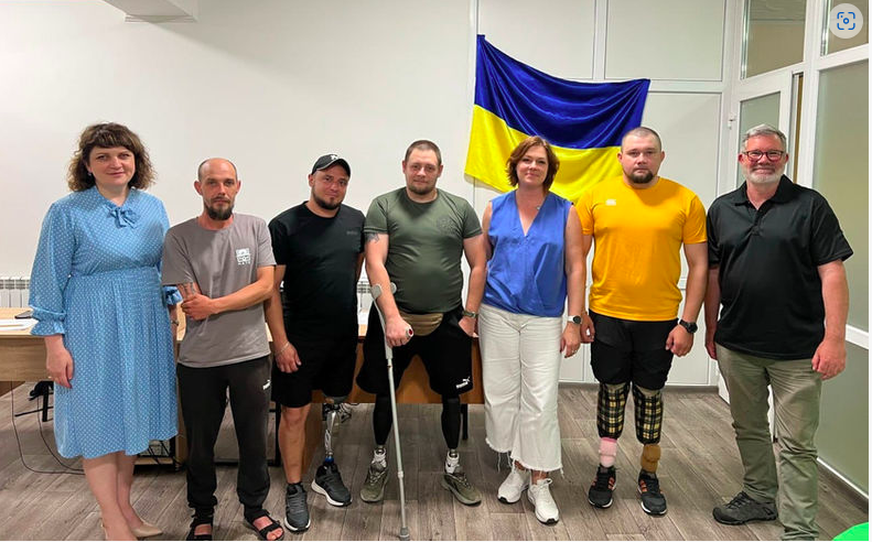 Soldats avec des prothèses