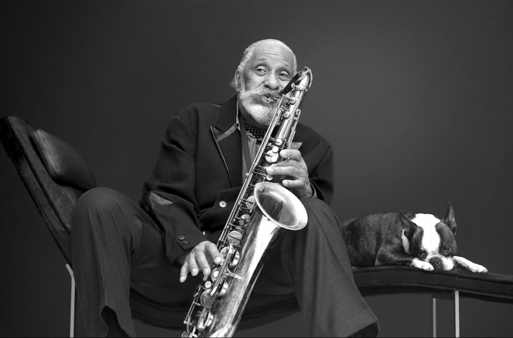 Sonny Rolins et son petit chien © John Abbott